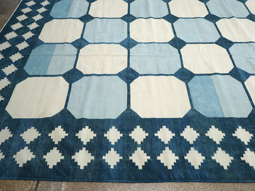 Vintage Indian Flatweave Kilim Dhurrie, No.17815 - Staging