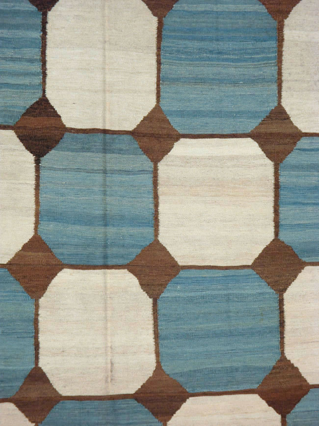 Modern Persian Kilim Room Size Rug, No.17825 - Staging