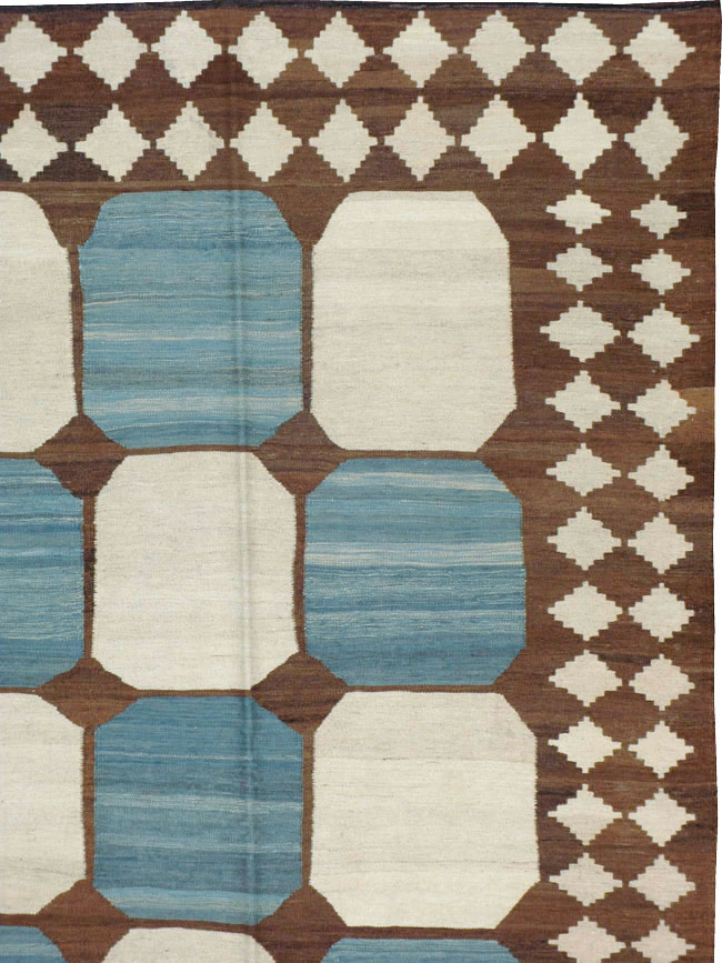 Modern Persian Kilim Room Size Rug, No.17825 - Staging