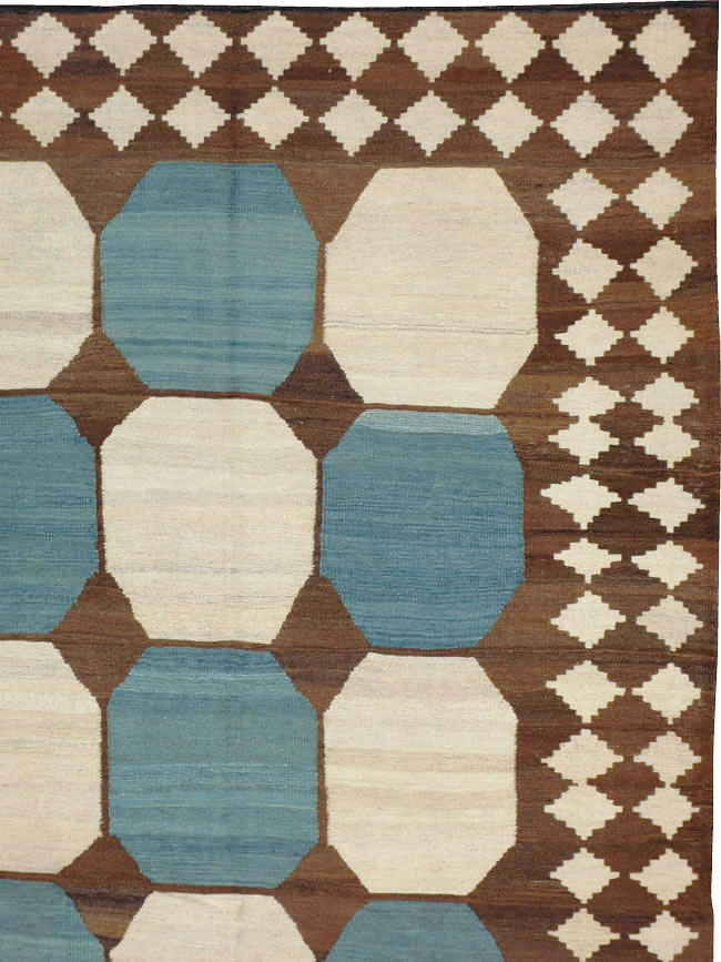 Modern Persian Kilim Room Size Rug, No.17825 - Staging