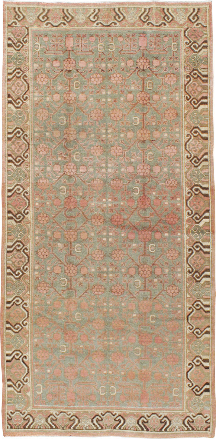 Vintage East Turkestan Khotan Carpet, No.17842 - Staging