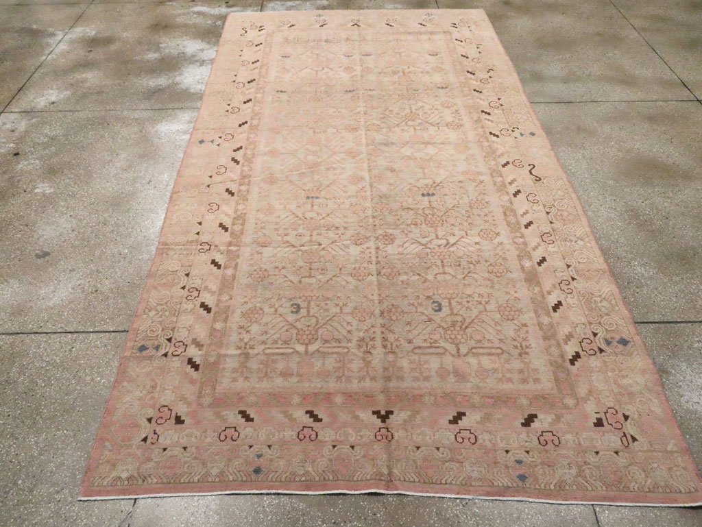 Vintage East Turkestan Khotan Carpet, No.17858 - Staging