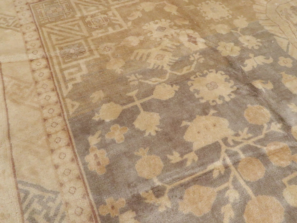 Vintage East Turkestan Khotan Carpet, No.17859 - Staging