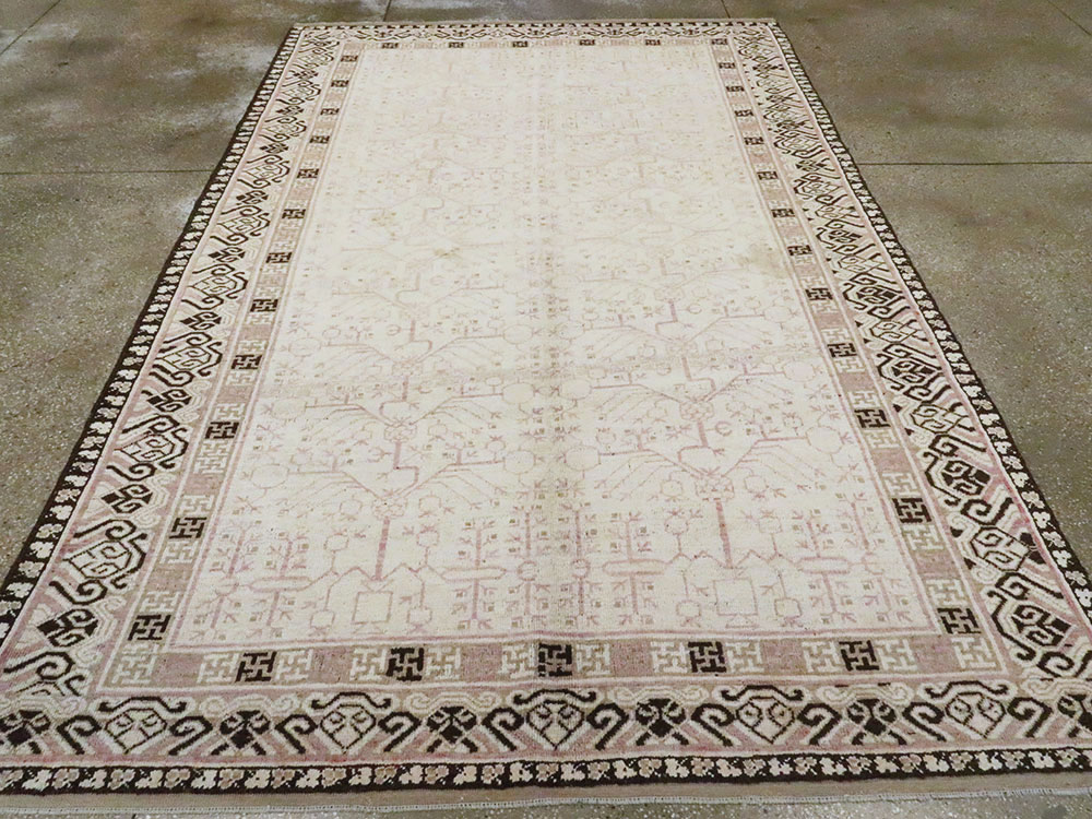 Vintage East Turkestan Khotan Carpet, No.17892 - Staging