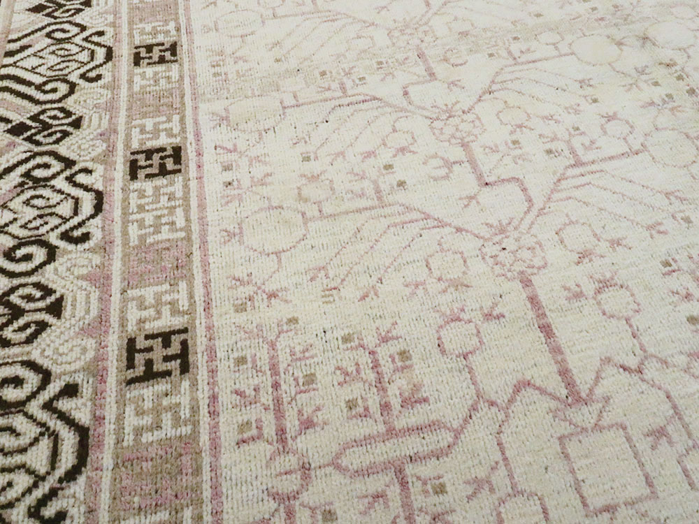 Vintage East Turkestan Khotan Carpet, No.17892 - Staging
