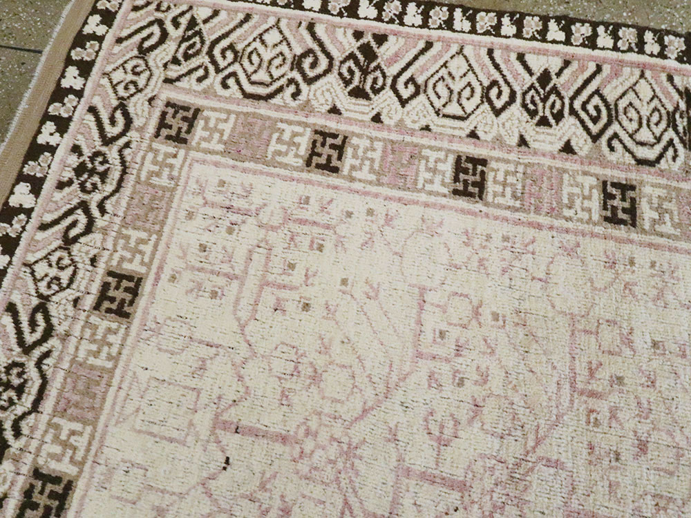 Vintage East Turkestan Khotan Carpet, No.17892 - Staging