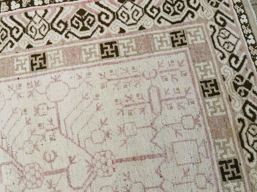 Vintage East Turkestan Khotan Carpet, No.17892 - Staging