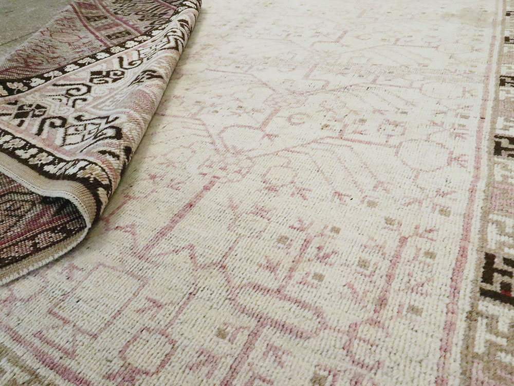 Vintage East Turkestan Khotan Carpet, No.17892 - Staging