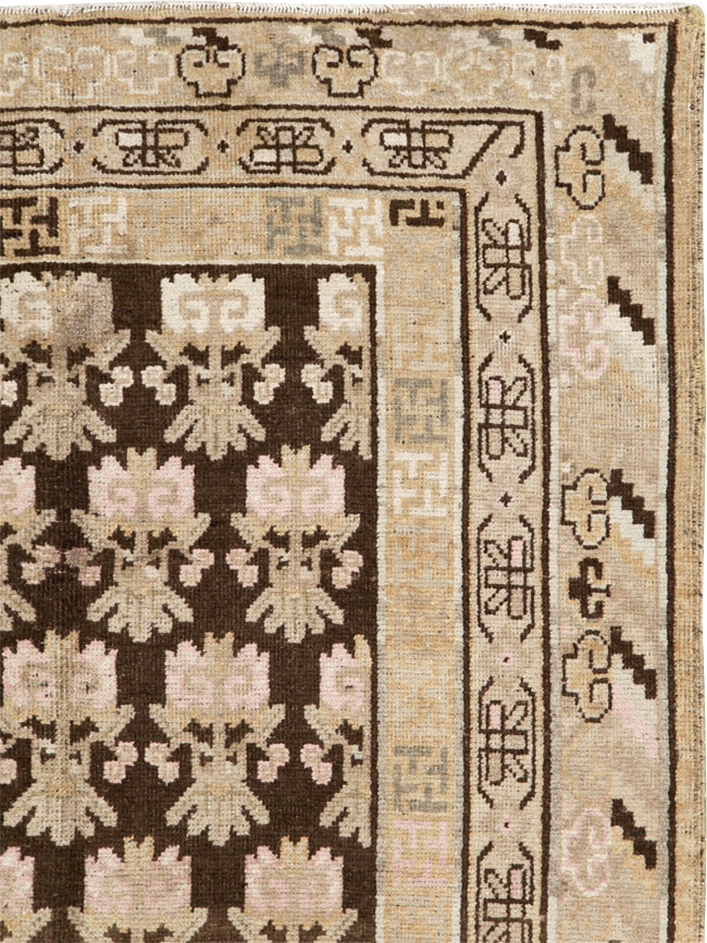 Vintage East Turkestan Khotan Carpet, No.17902 - Staging