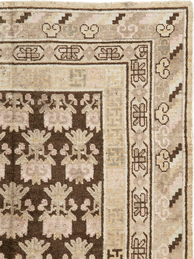 Vintage East Turkestan Khotan Carpet, No.17902 - Staging