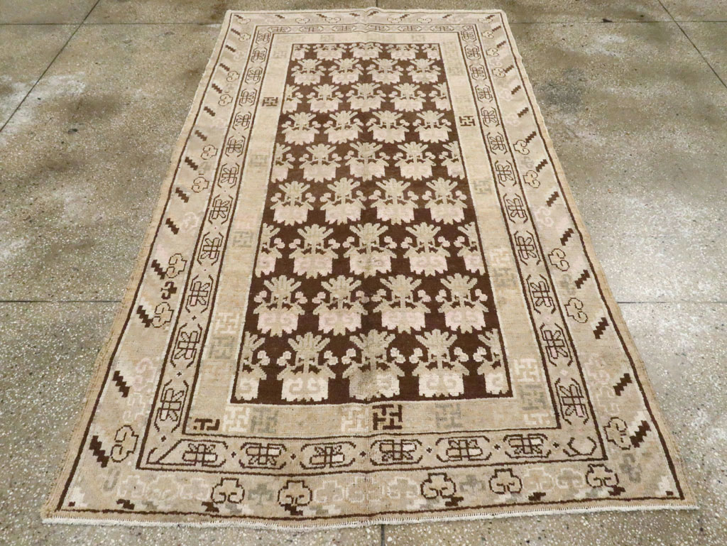 Vintage East Turkestan Khotan Carpet, No.17902 - Staging