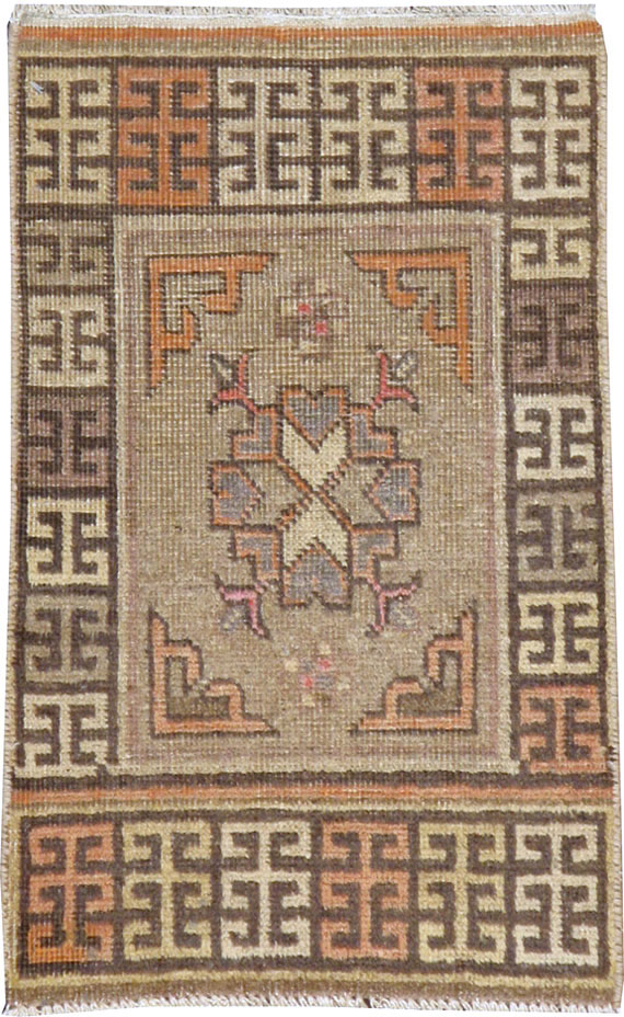 Antique East Turkestan Khotan Rug, No.17922 - Staging