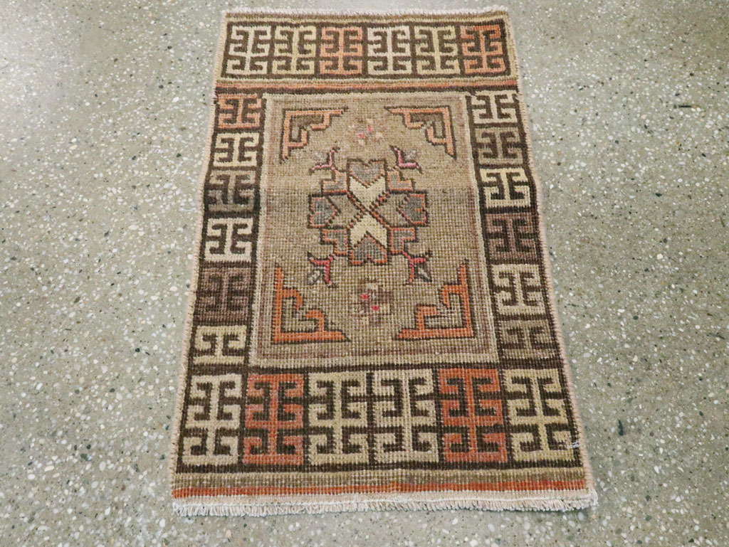 Antique East Turkestan Khotan Rug, No.17922 - Staging