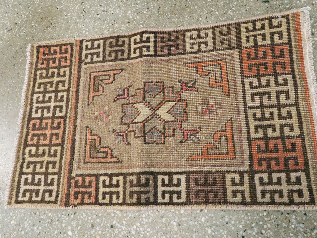 Antique East Turkestan Khotan Rug, No.17922 - Staging