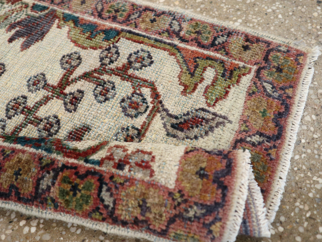 Vintage Persian Mahal Rug, No.17949 - Staging