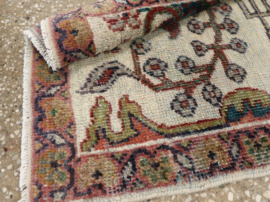 Vintage Persian Mahal Rug, No.17949 - Staging