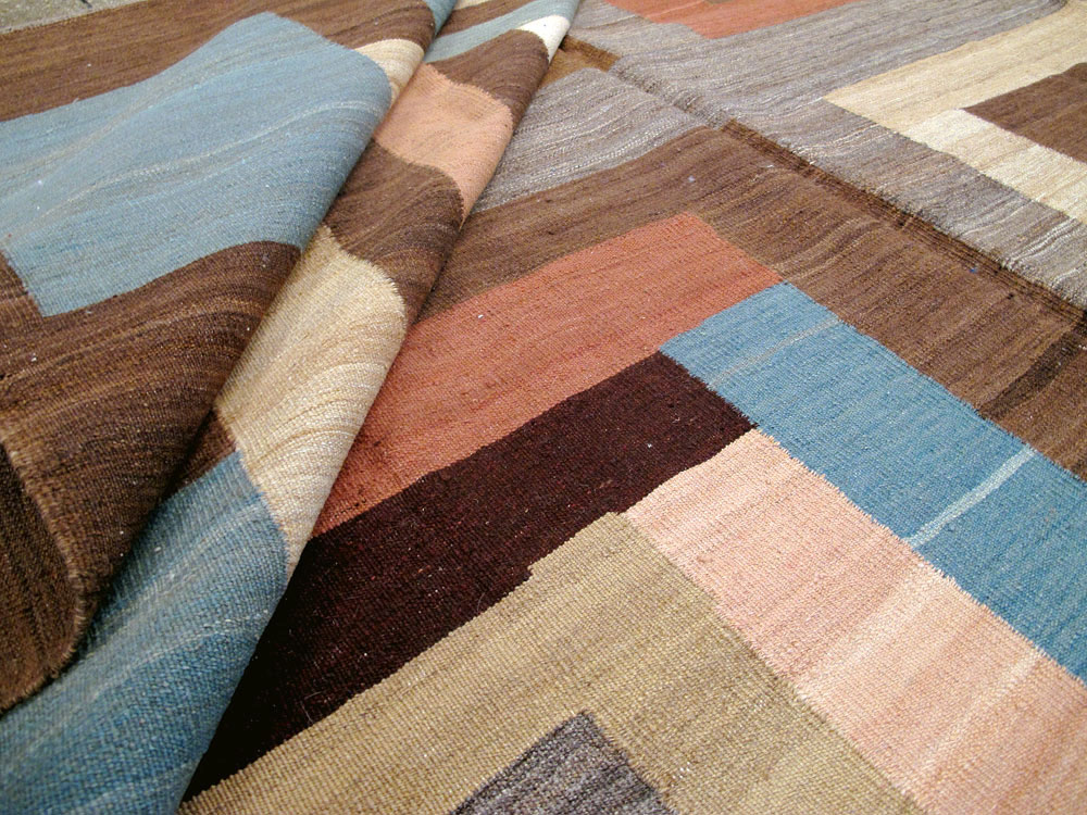 Modern Persian Flatweave Room Size Carpet, No.17967 - Staging