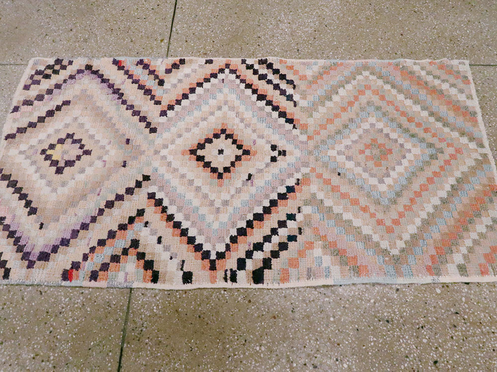 Vintage Anatolian Rug, No.18269 - Staging