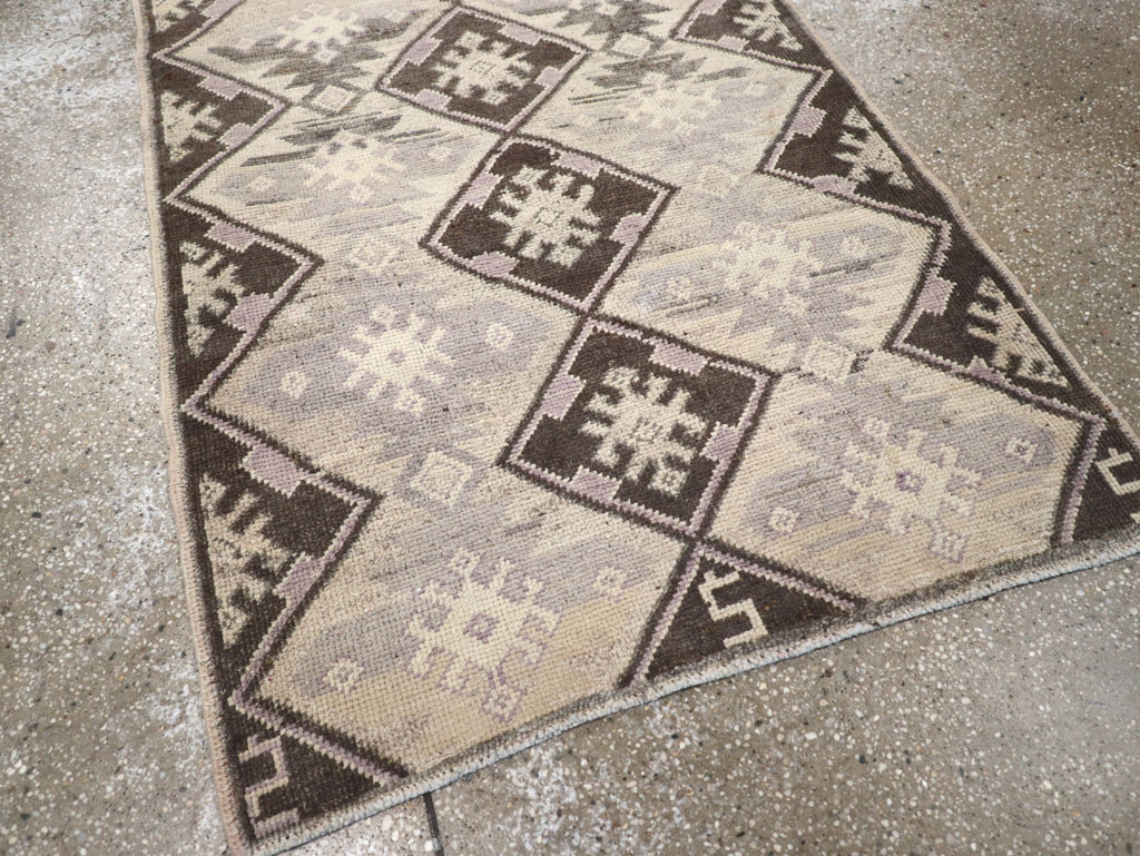 Vintage Turkish Anatolian Rug, No.18280 - Staging