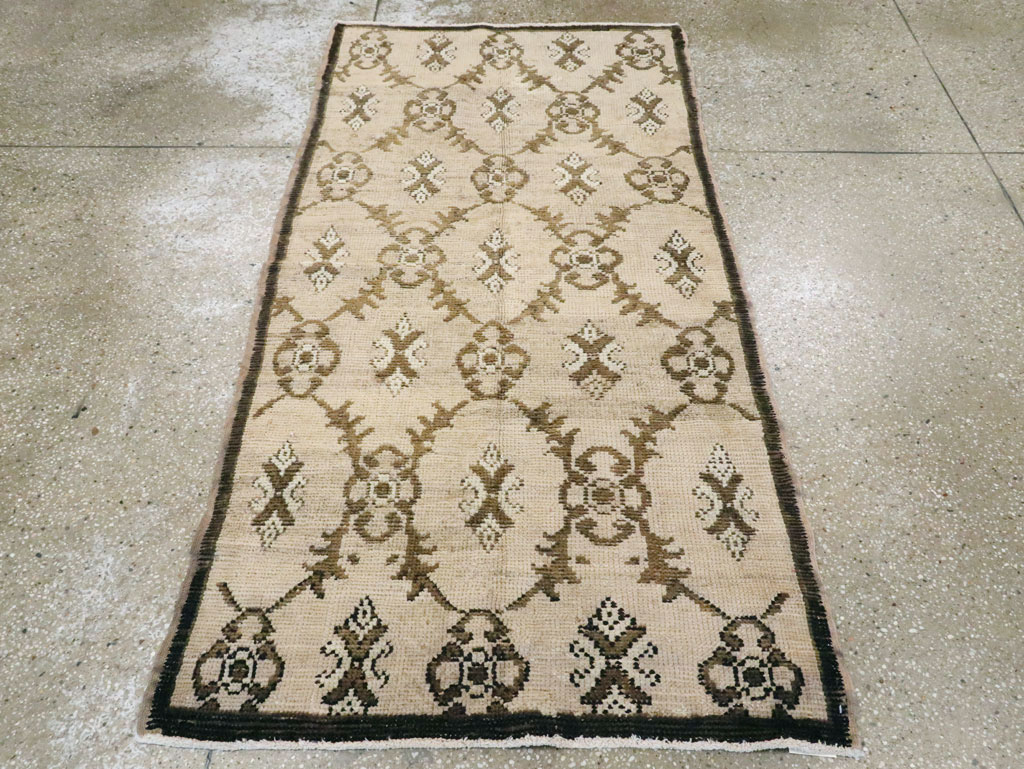 Vintage Turkish Anatolian Rug, No.18282 - Staging
