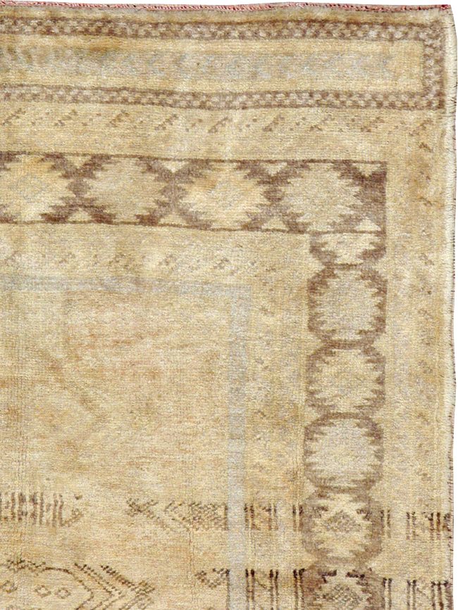 Vintage Oushak Rug, No.18285 - Staging