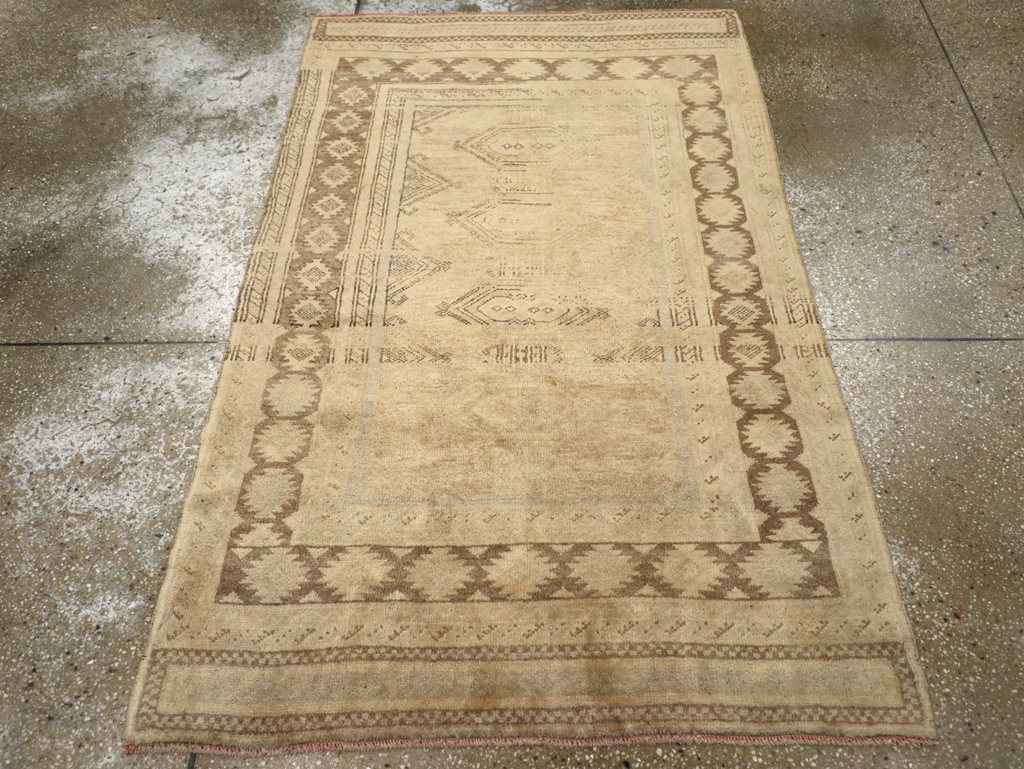 Vintage Oushak Rug, No.18285 - Staging