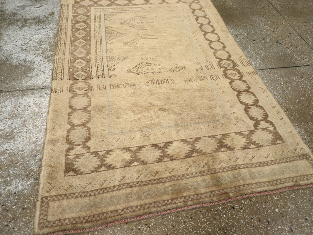 Vintage Oushak Rug, No.18285 - Staging