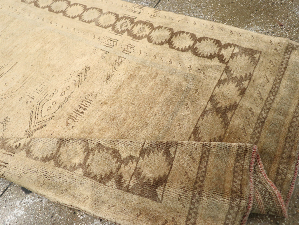 Vintage Oushak Rug, No.18285 - Staging