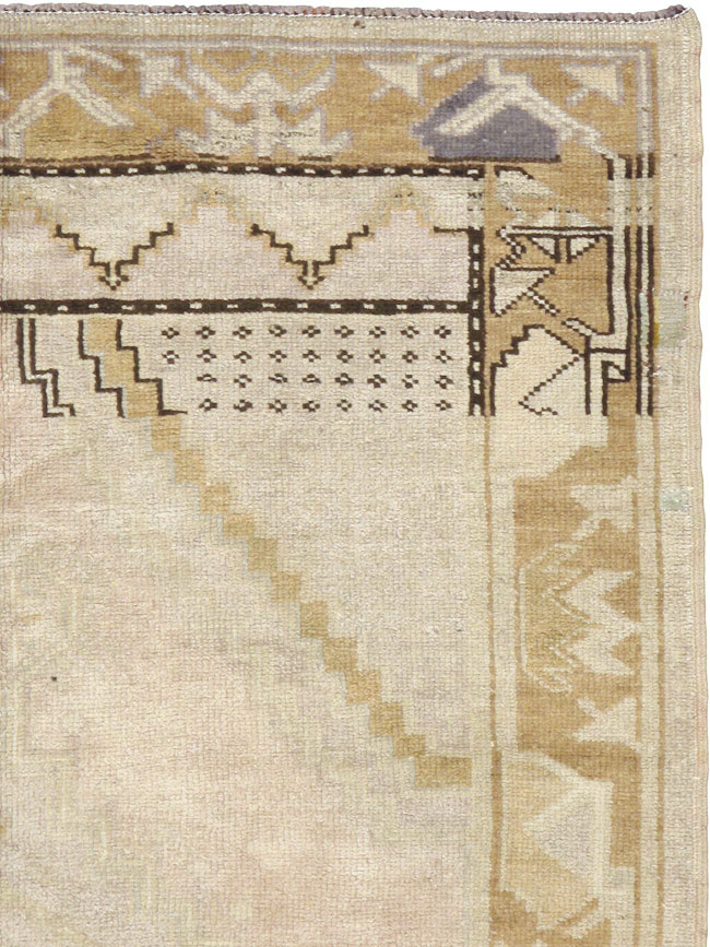 Vintage Turkish Oushak Rug, No.18314 - Staging