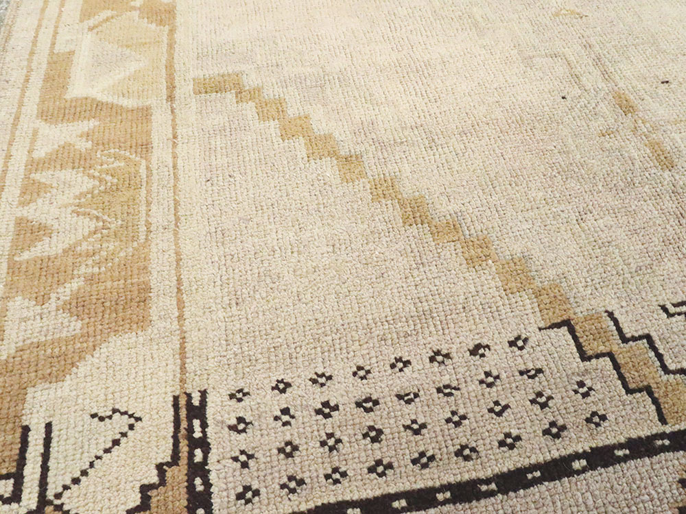 Vintage Turkish Oushak Rug, No.18314 - Staging