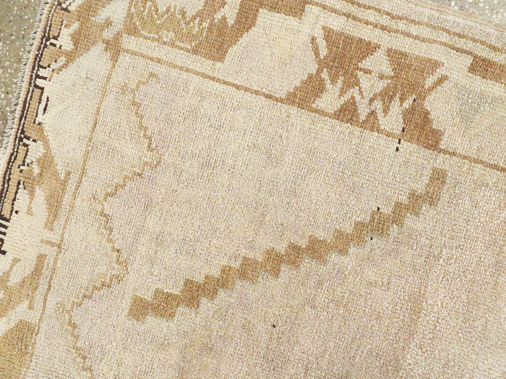 Vintage Turkish Oushak Rug, No.18314 - Staging