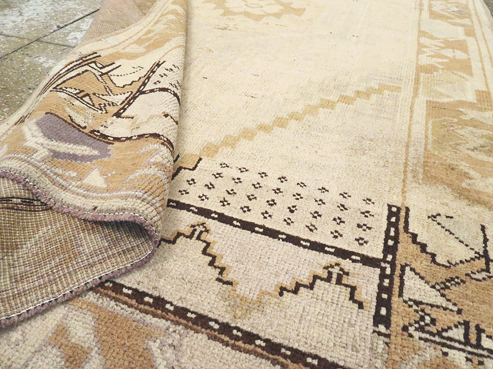 Vintage Turkish Oushak Rug, No.18314 - Staging