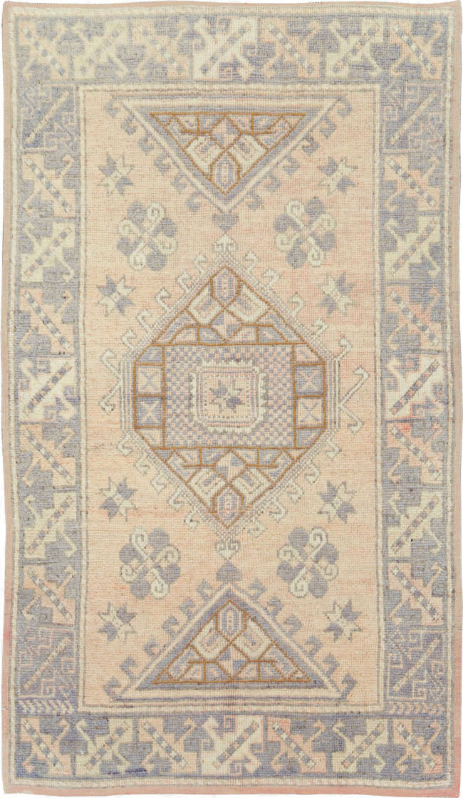 Vintage Turkish Anatolian Rug, No.18315 - Staging