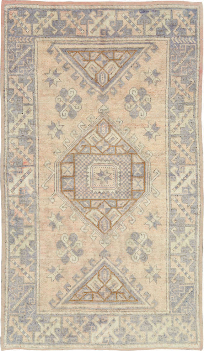 Vintage Turkish Anatolian Rug, No.18315 - Staging