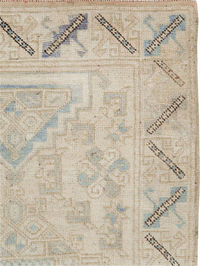 Vintage Anatolian Rug, No.18316 - Staging