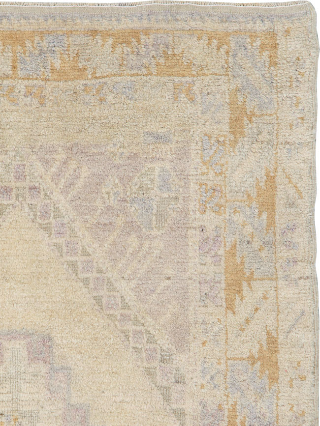 Vintage Turkish Oushak Rug, No.18319 - Staging