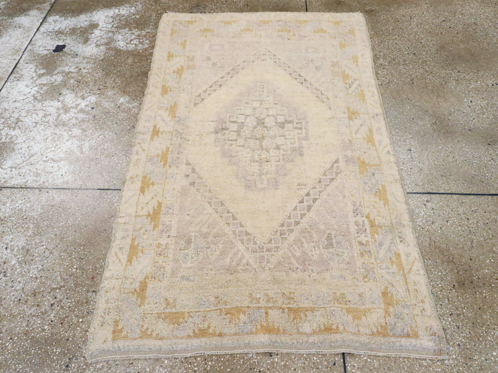 Vintage Turkish Oushak Rug, No.18319 - Staging