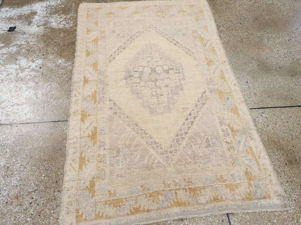 Vintage Turkish Oushak Rug, No.18319 - Staging
