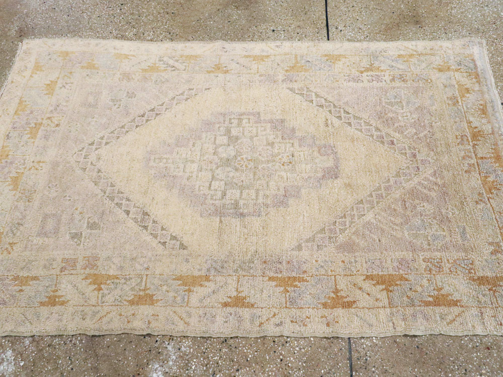 Vintage Turkish Oushak Rug, No.18319 - Staging