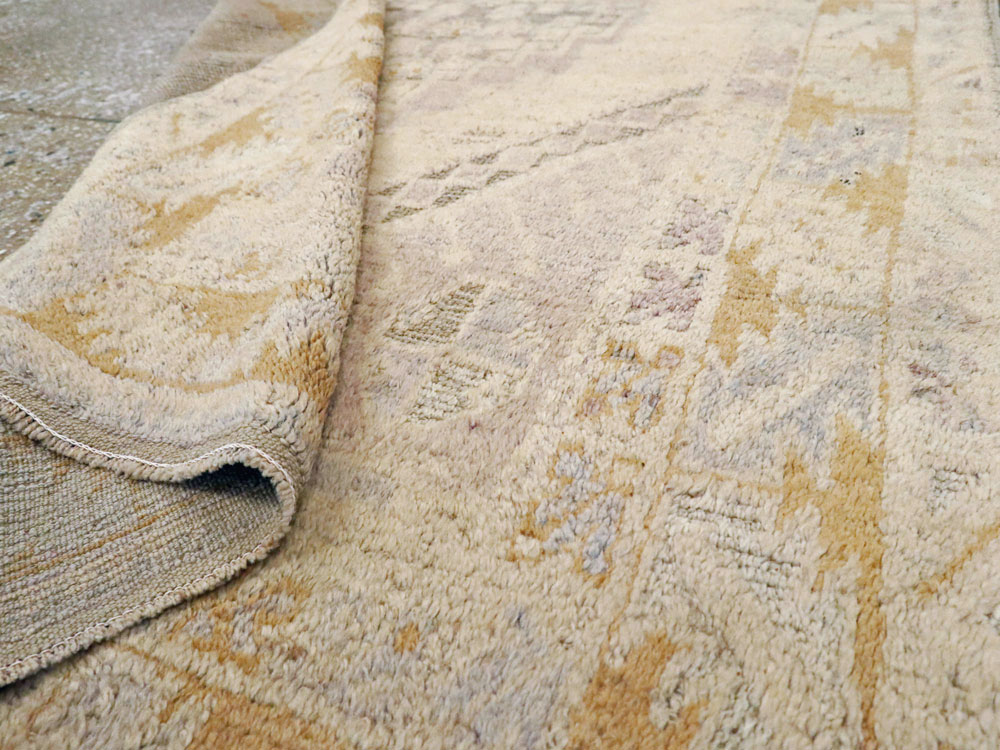 Vintage Turkish Oushak Rug, No.18319 - Staging