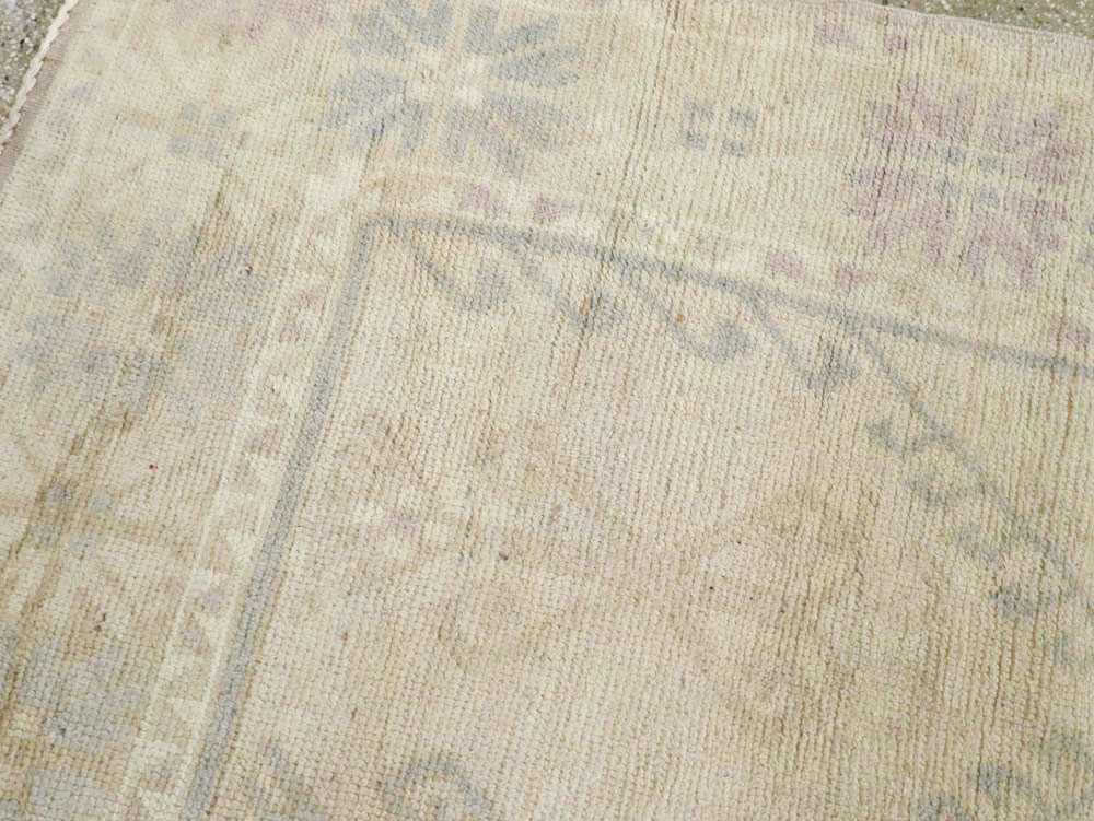 Vintage Turkish Oushak Rug, No.18326 - Staging