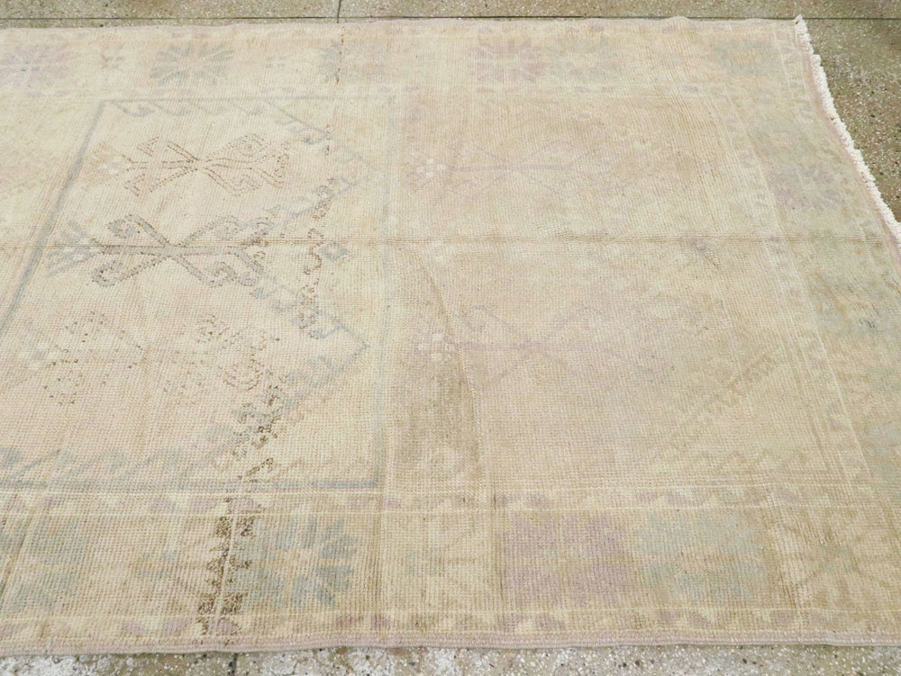 Vintage Turkish Oushak Rug, No.18326 - Staging