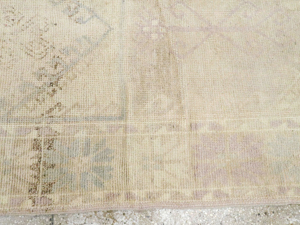 Vintage Turkish Oushak Rug, No.18326 - Staging