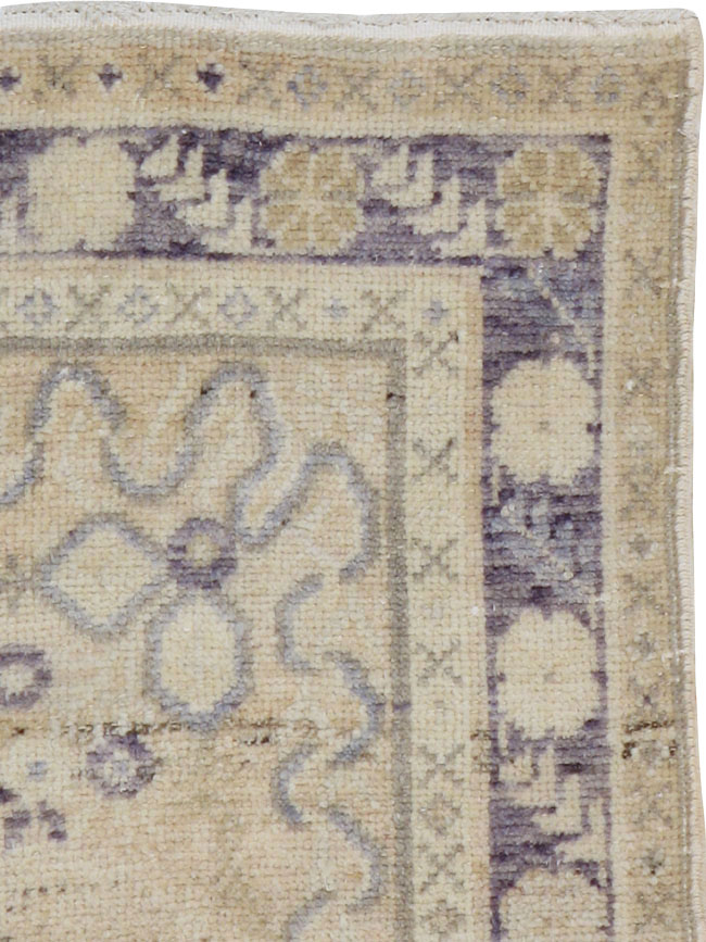 Vintage Turkish Oushak Rug, No.18328 - Staging