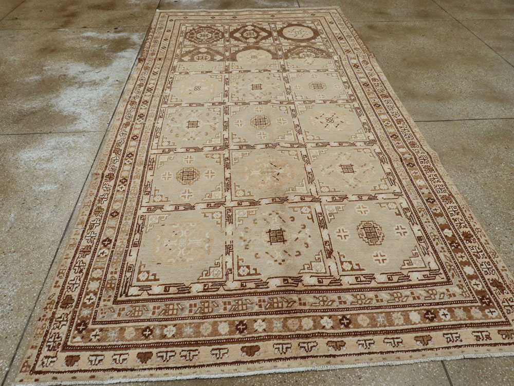Vintage East Turkestan Khotan Carpet, No.18368 - Staging
