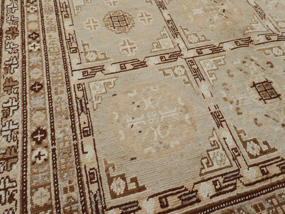 Vintage East Turkestan Khotan Carpet, No.18368 - Staging