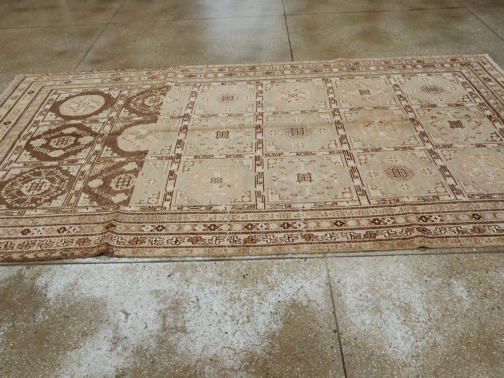 Vintage East Turkestan Khotan Carpet, No.18368 - Staging
