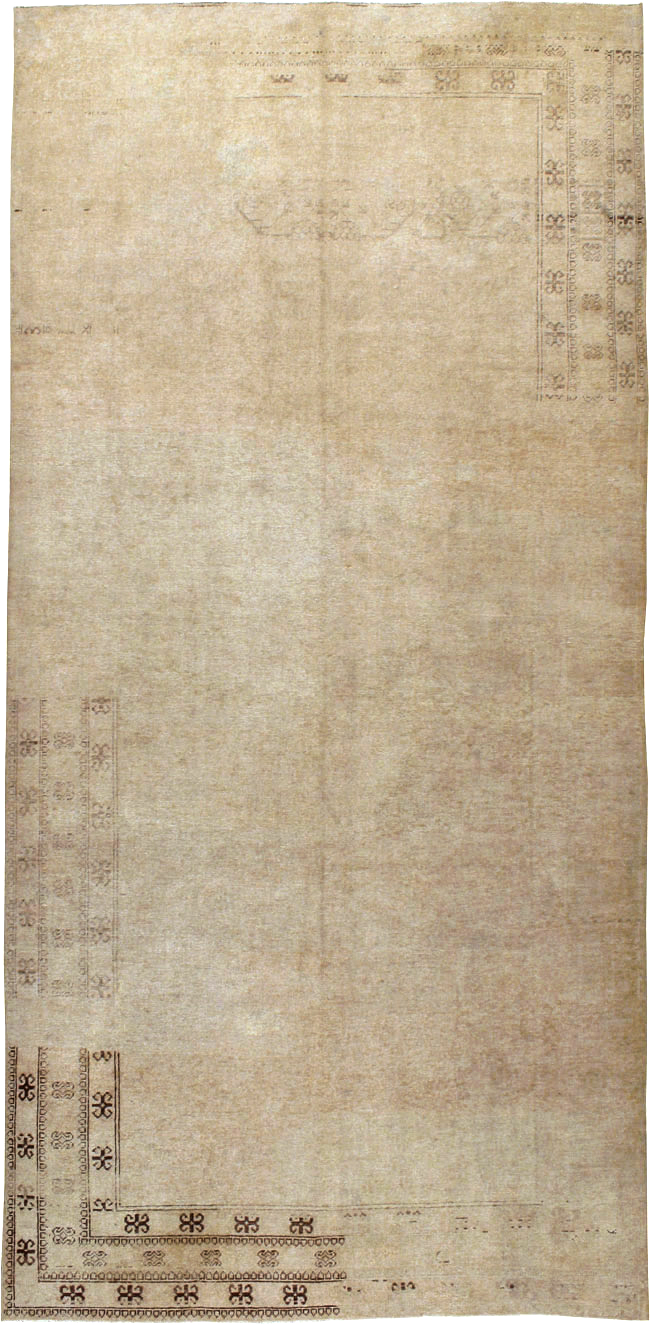 Vintage East Turkestan Khotan Carpet, No.18403 - Staging