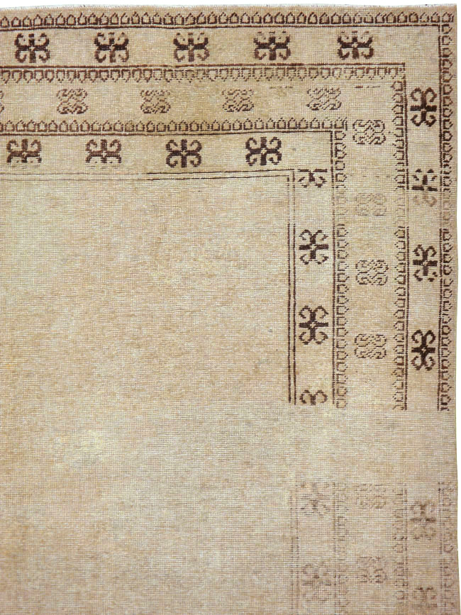 Vintage East Turkestan Khotan Carpet, No.18403 - Staging