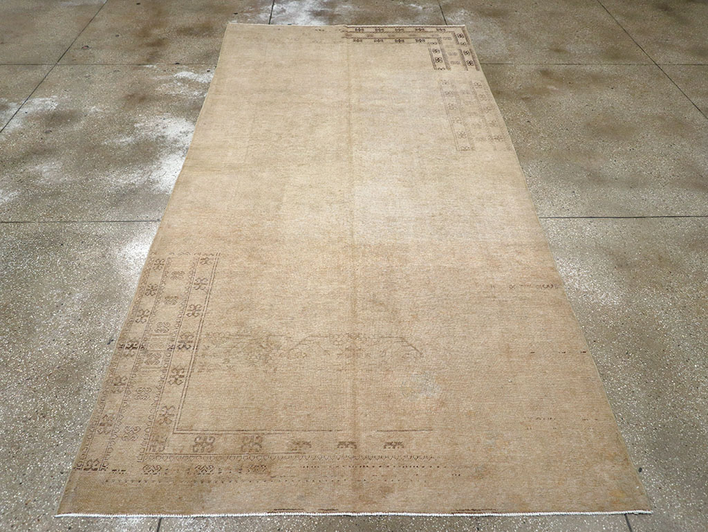 Vintage East Turkestan Khotan Carpet, No.18403 - Staging